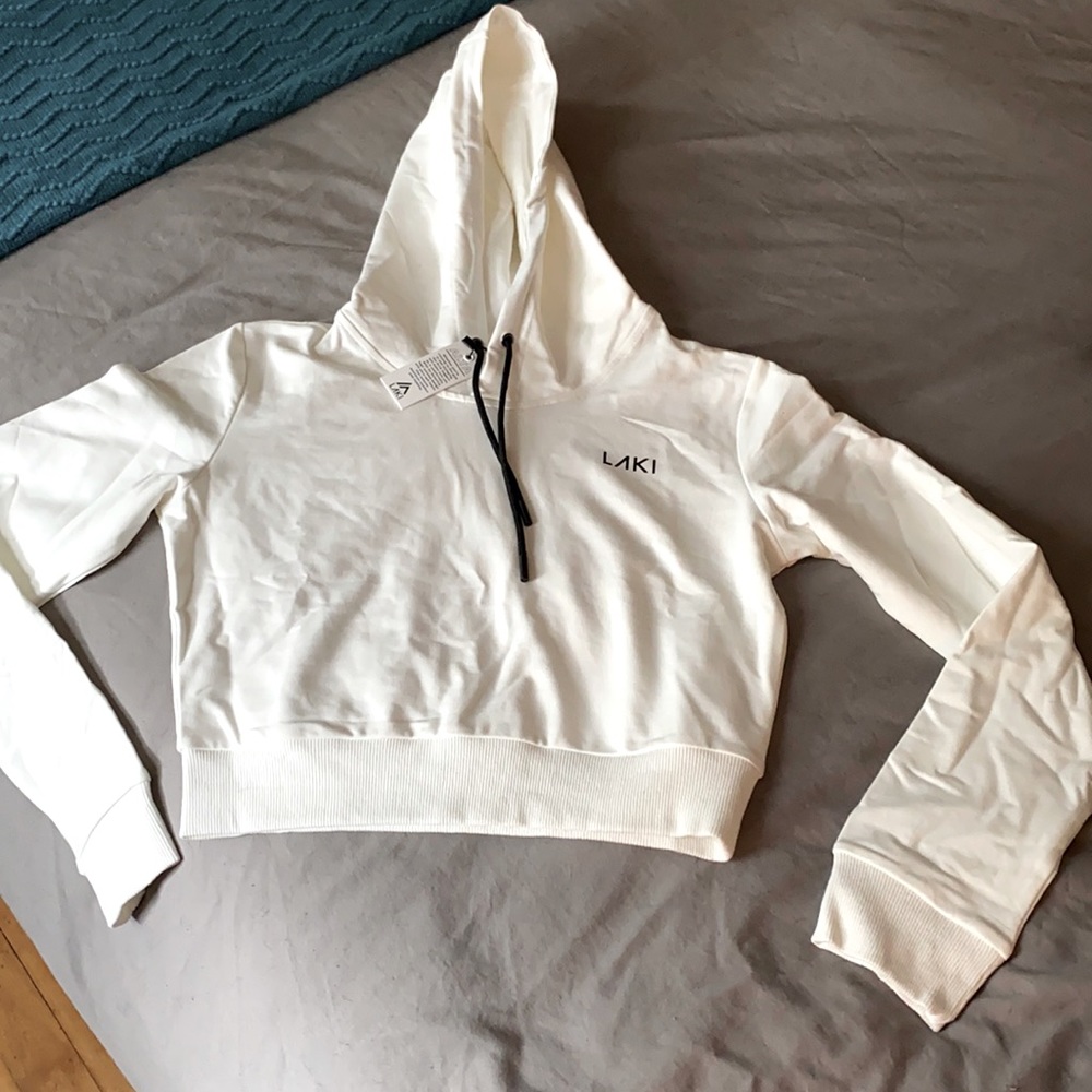LAKI crop hoodie